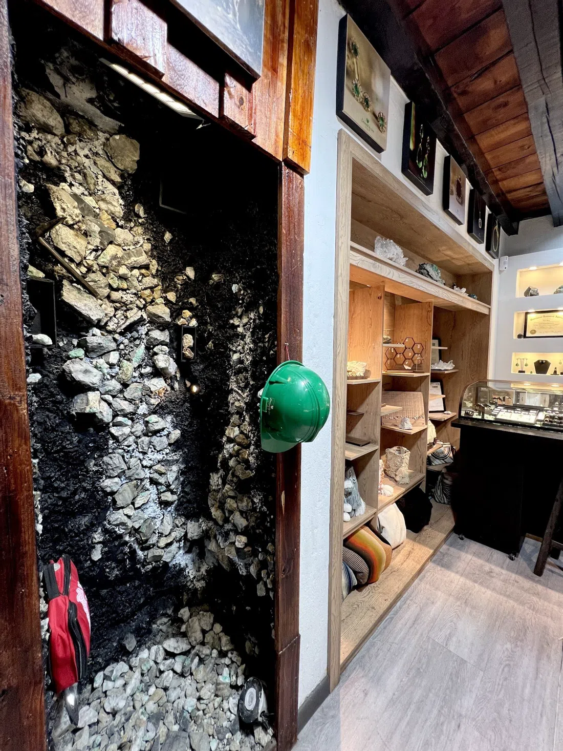 Emerald By Love, Bogotá