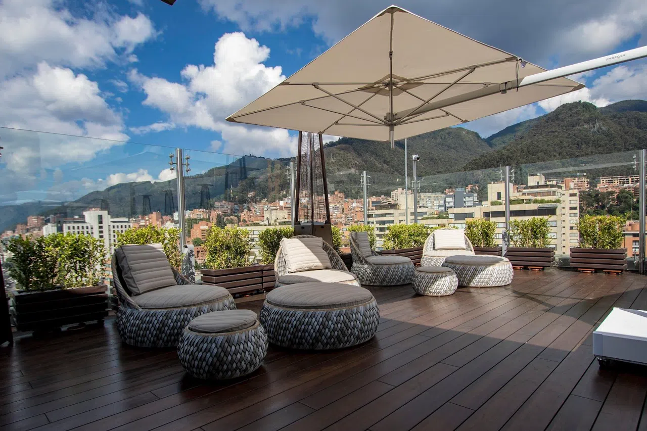 Über Bogotá: Eine Nacht auf den Dächern der Stadt