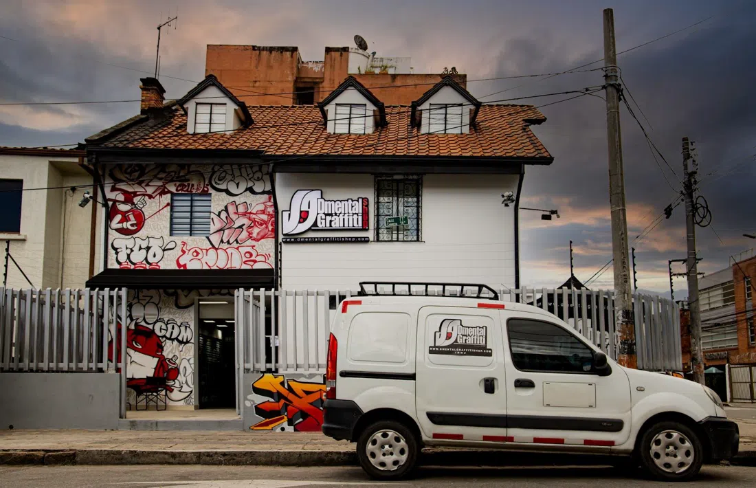 Fun Graffiti Workshop: The Art of Aerosol and Color, Bogota